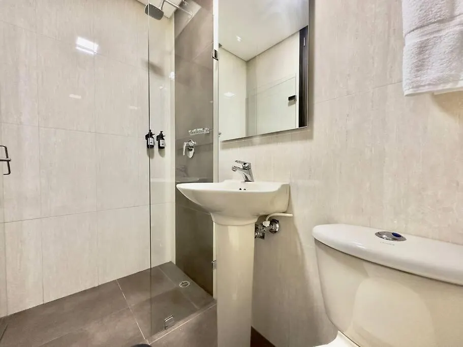 202 Family Haven In El Poblado: Spacious & Charming Medellin Apartment