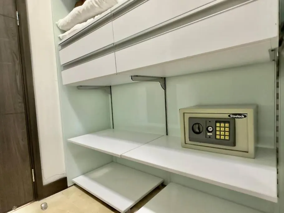 202 Family Haven In El Poblado: Spacious & Charming Medellin 0*,