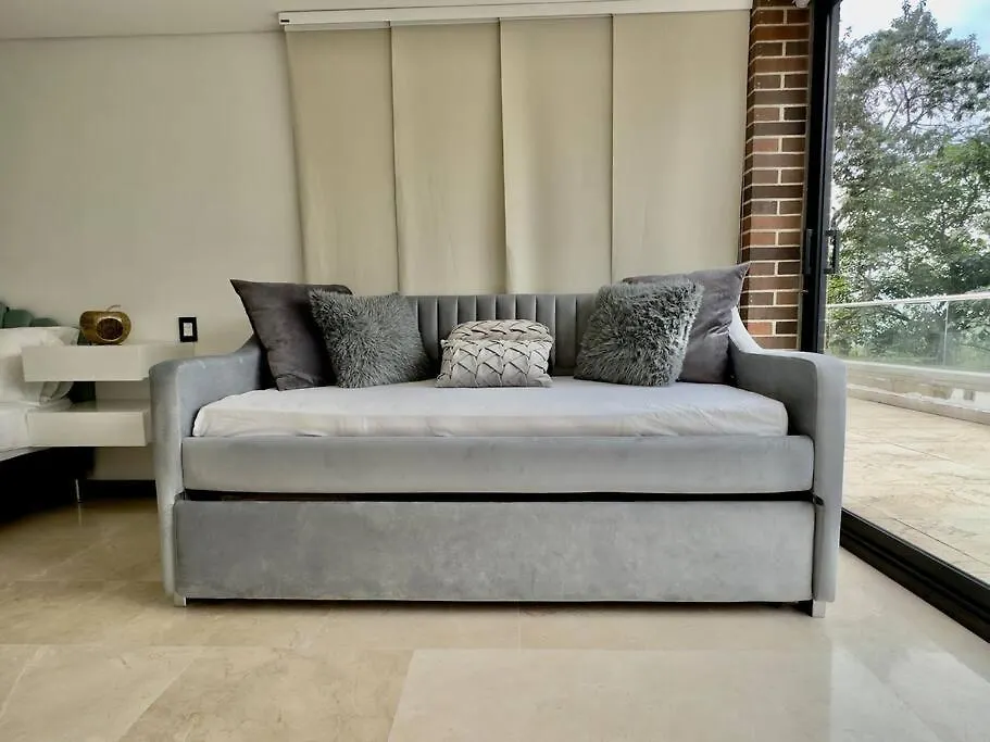 202 Family Haven In El Poblado: Spacious & Charming Medellin 0*,