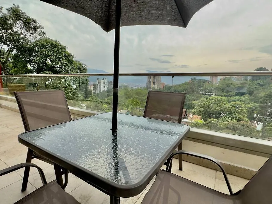202 Family Haven In El Poblado: Spacious & Charming 麦德林